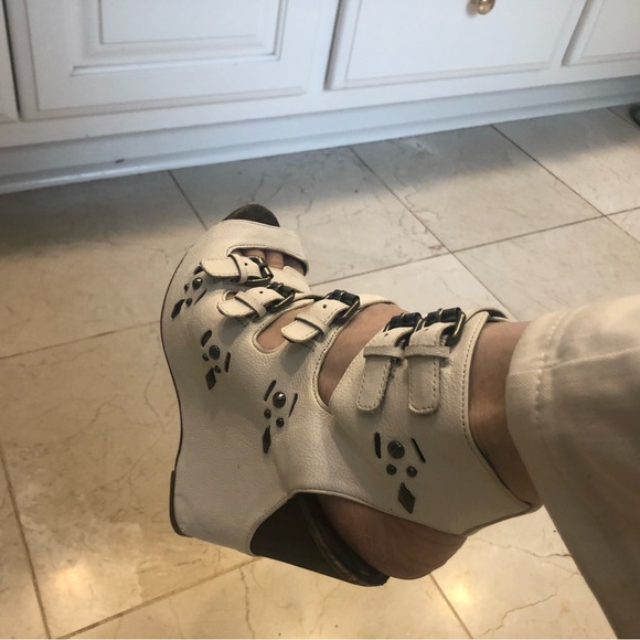 Sam Edelman while wedge sandal / booties with multiple buckles, leather, Sz 7.5 - Picture 14 of 15